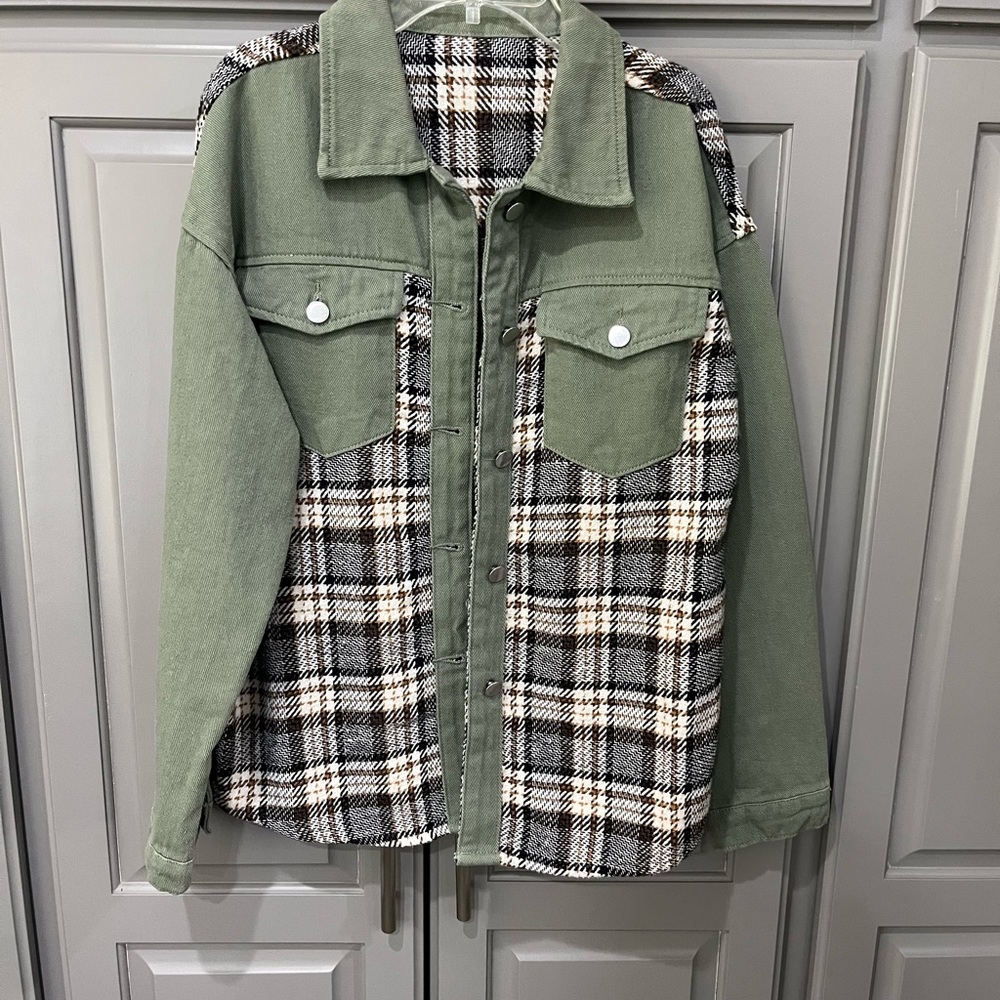 Green and Black Plaid Women’s Jacket size small